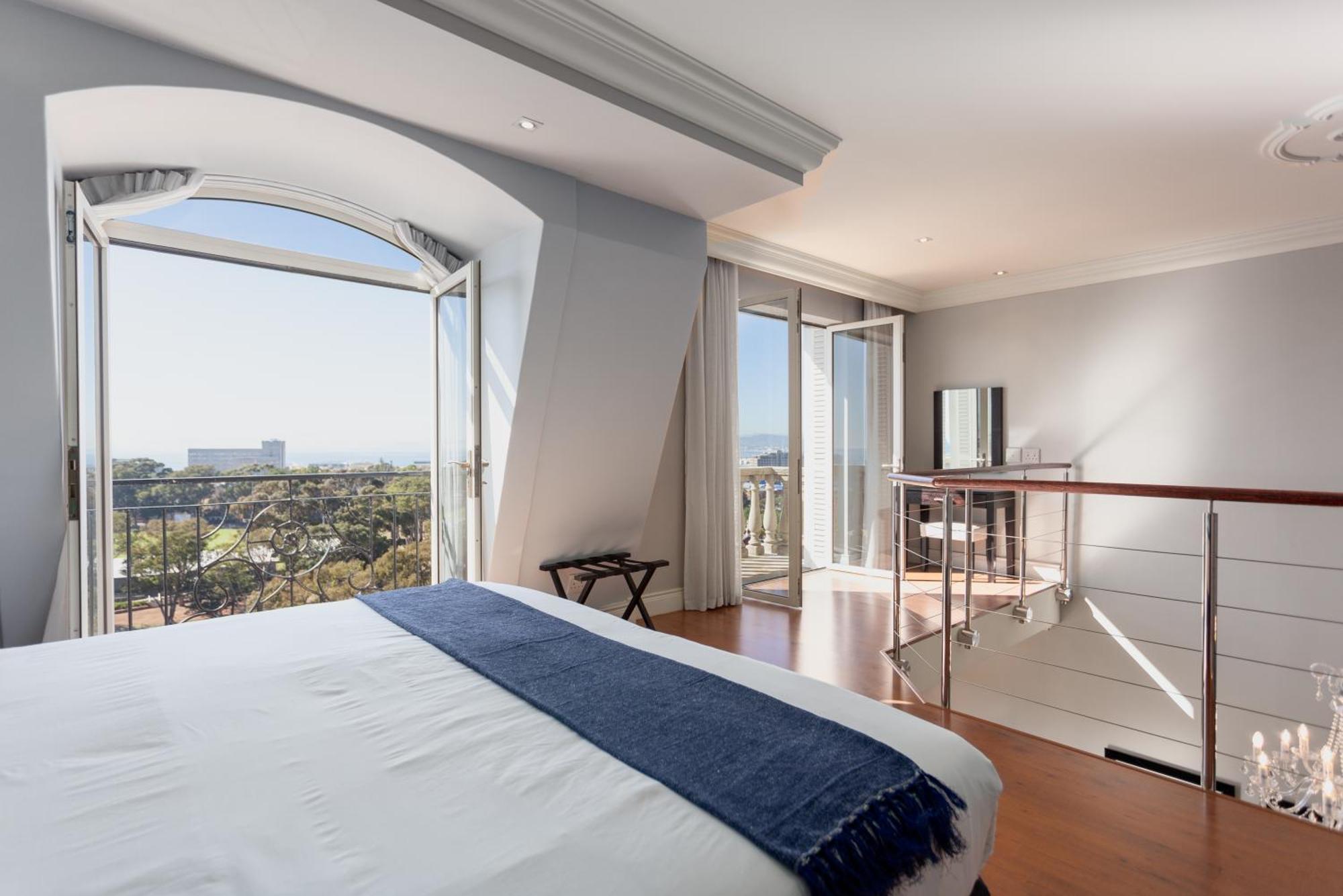 Cape Royale Luxury By Nivar Cape Town