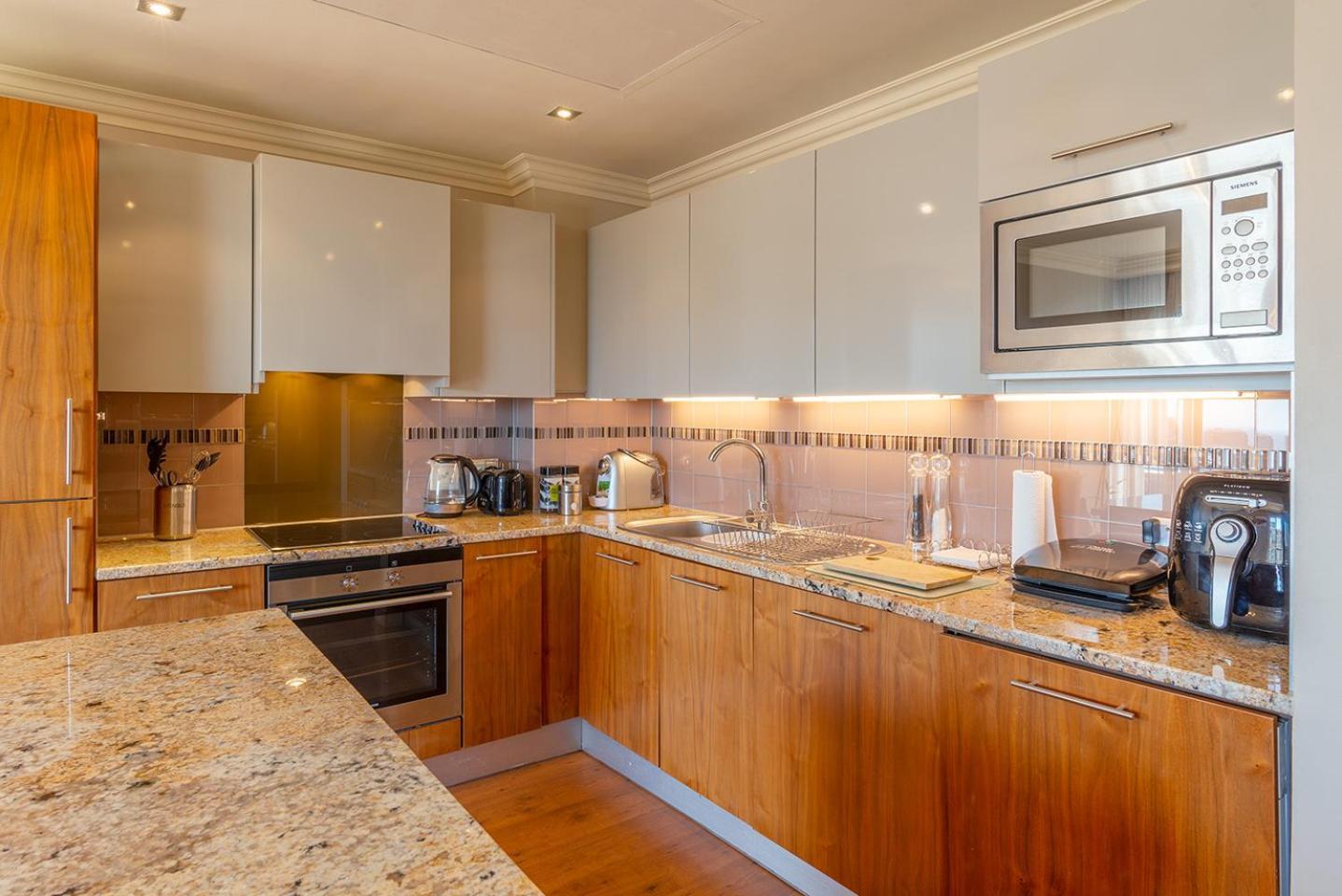 Cape Royale Luxury By Nivar * Cape Town