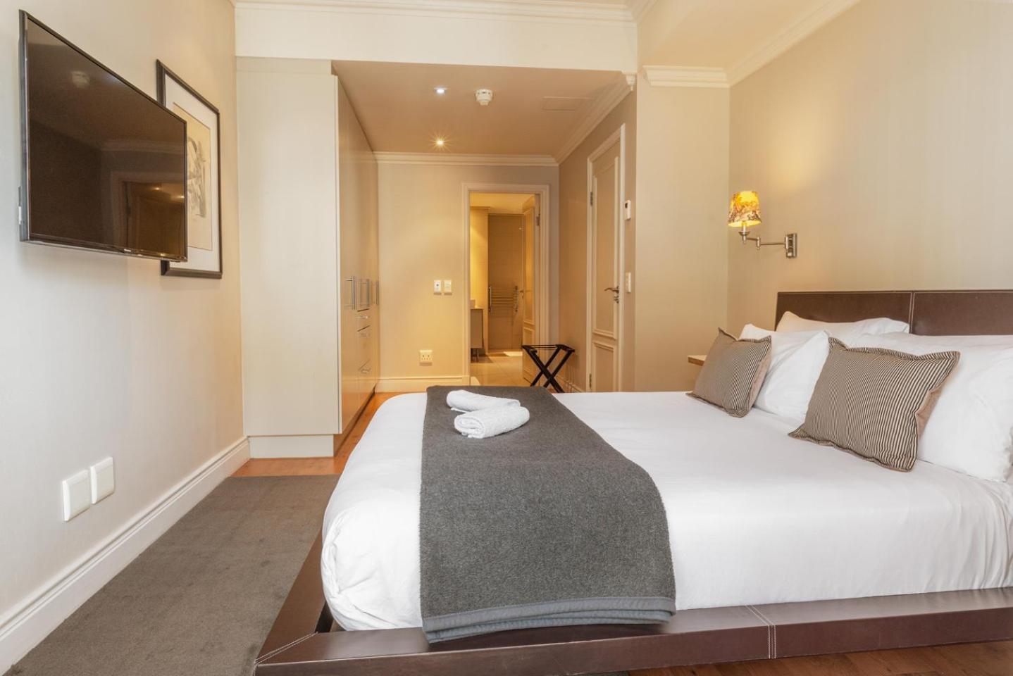 Cape Royale Luxury By Nivar Cape Town